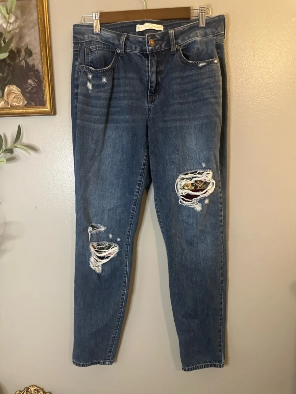 EST. 1946 Denim Hi-Rise Distressed Patch Jeans Size 8 Boho Trendy - Picture 3 of 8